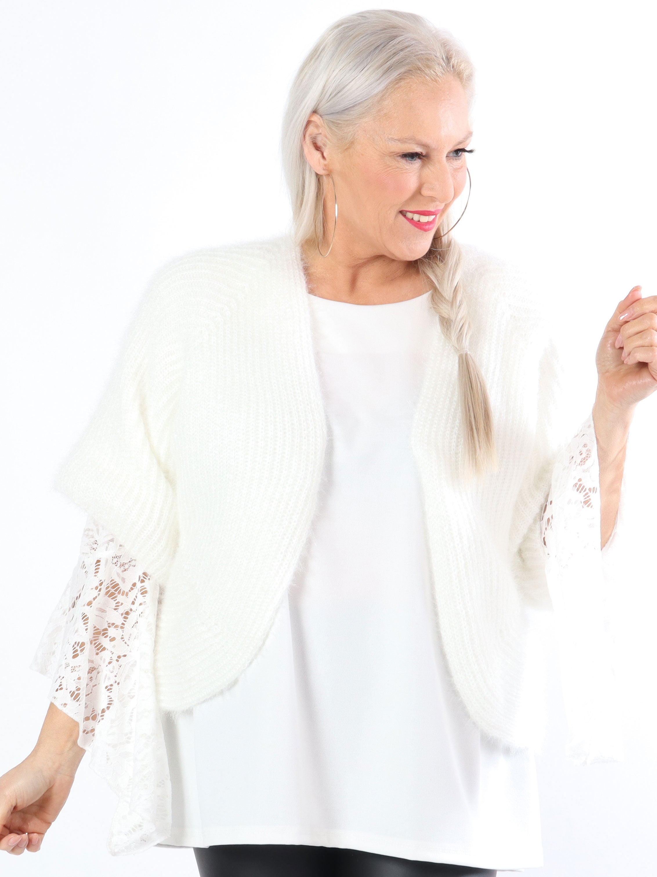 Franca - Söt fluffig plus size bolero i stickad form